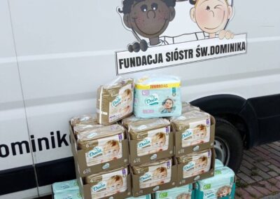 pampersy dziecięce przekazane dla Fundacji Sióstr św. Dominika
