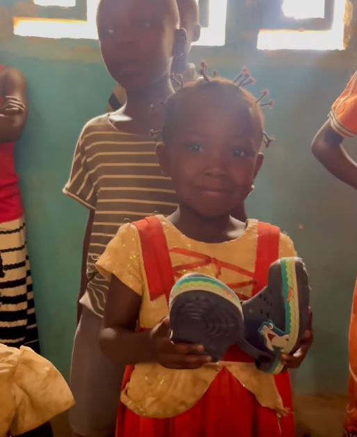 Dzieciak w&nbsp;butach po&nbsp;raz kolejny!