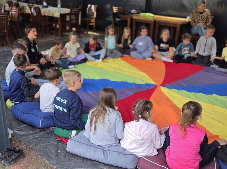 Uśmiechy dzieci rozjaśniają nawet najbardziej pochmurny dzień